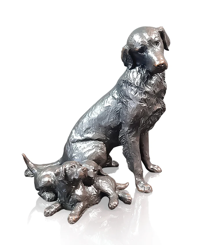 Solid Bronze Retriever with Puppies (1202)