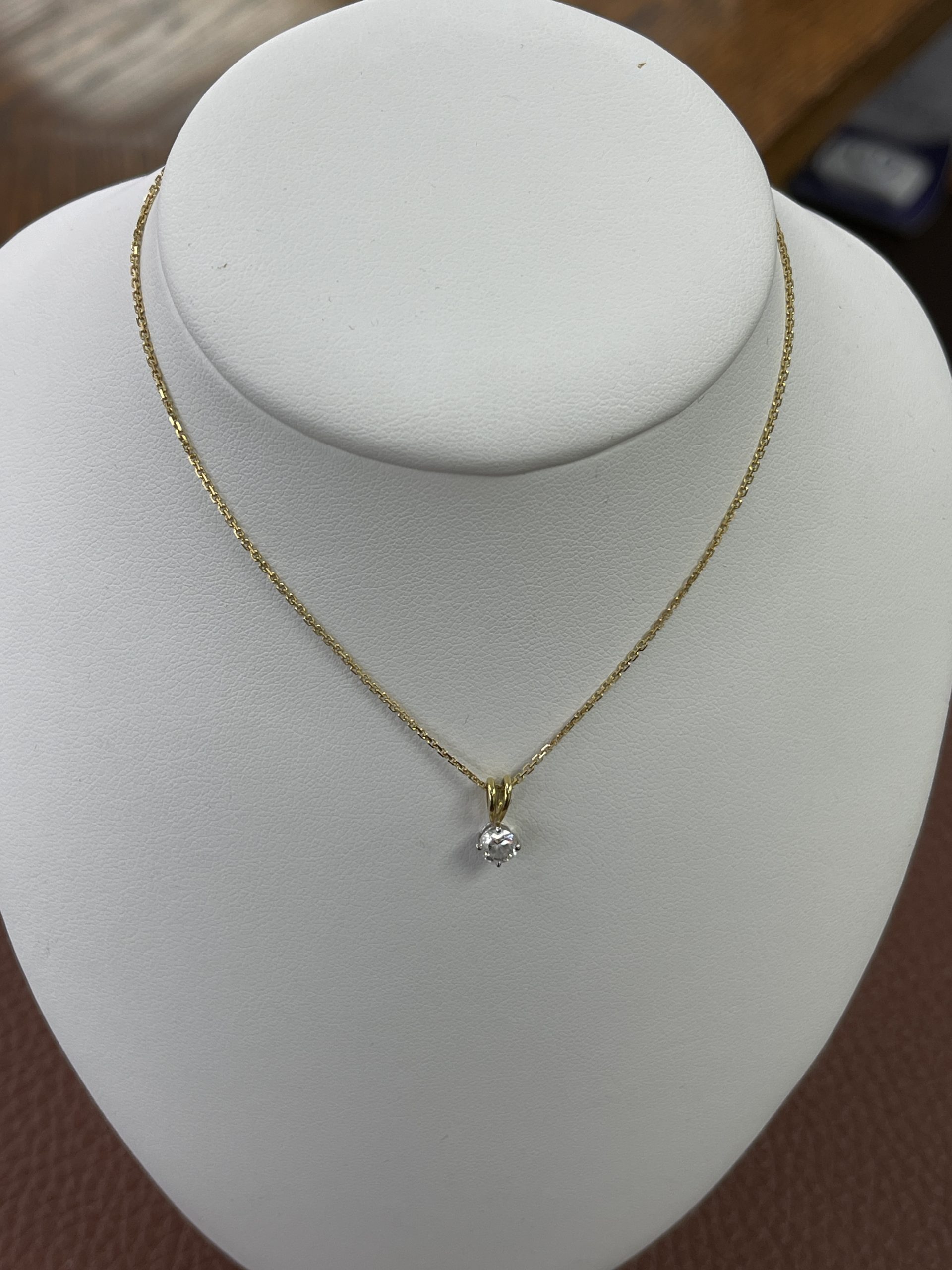 18ct Yellow Gold Claw Set Diamond Solitaire Pendant & Chain Secondhand