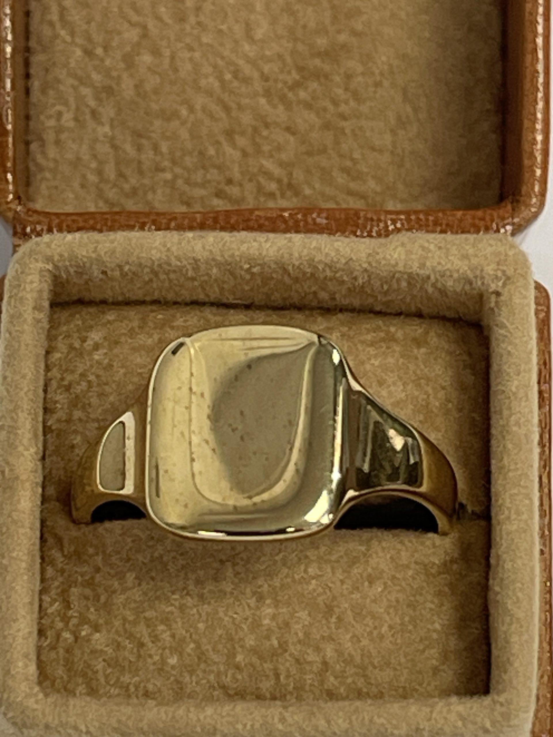9ct Yellow Gold Square Signet Ring Secondhand