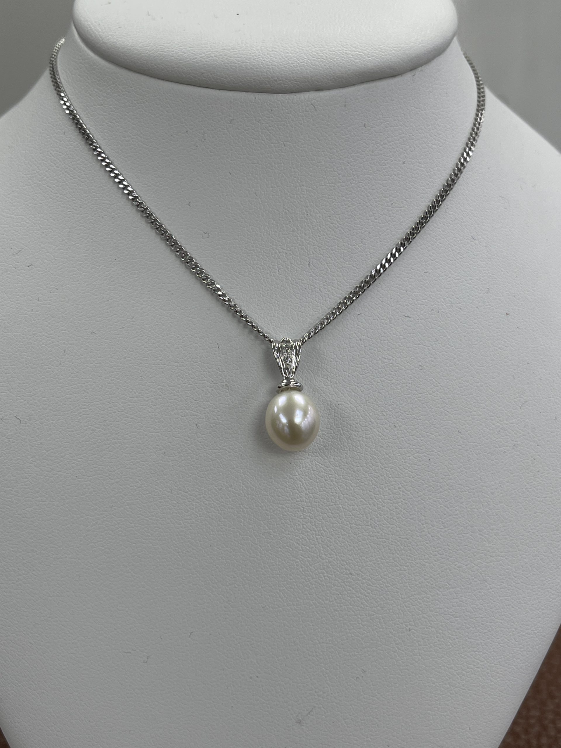 9ct White Gold 8.5mm Pearl with Diamonds Pendant & Chain