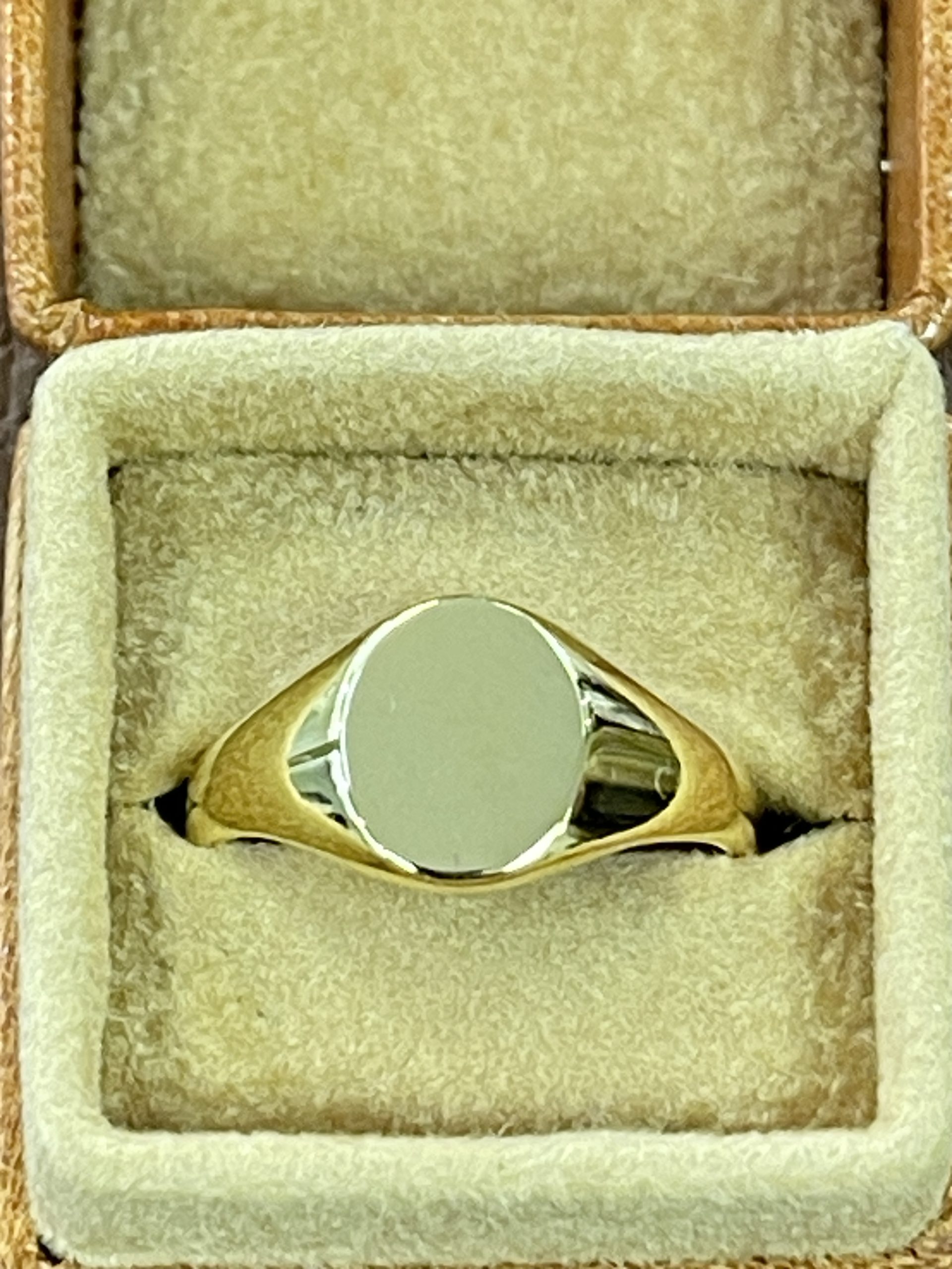 9ct Yellow Gold Signet Ring