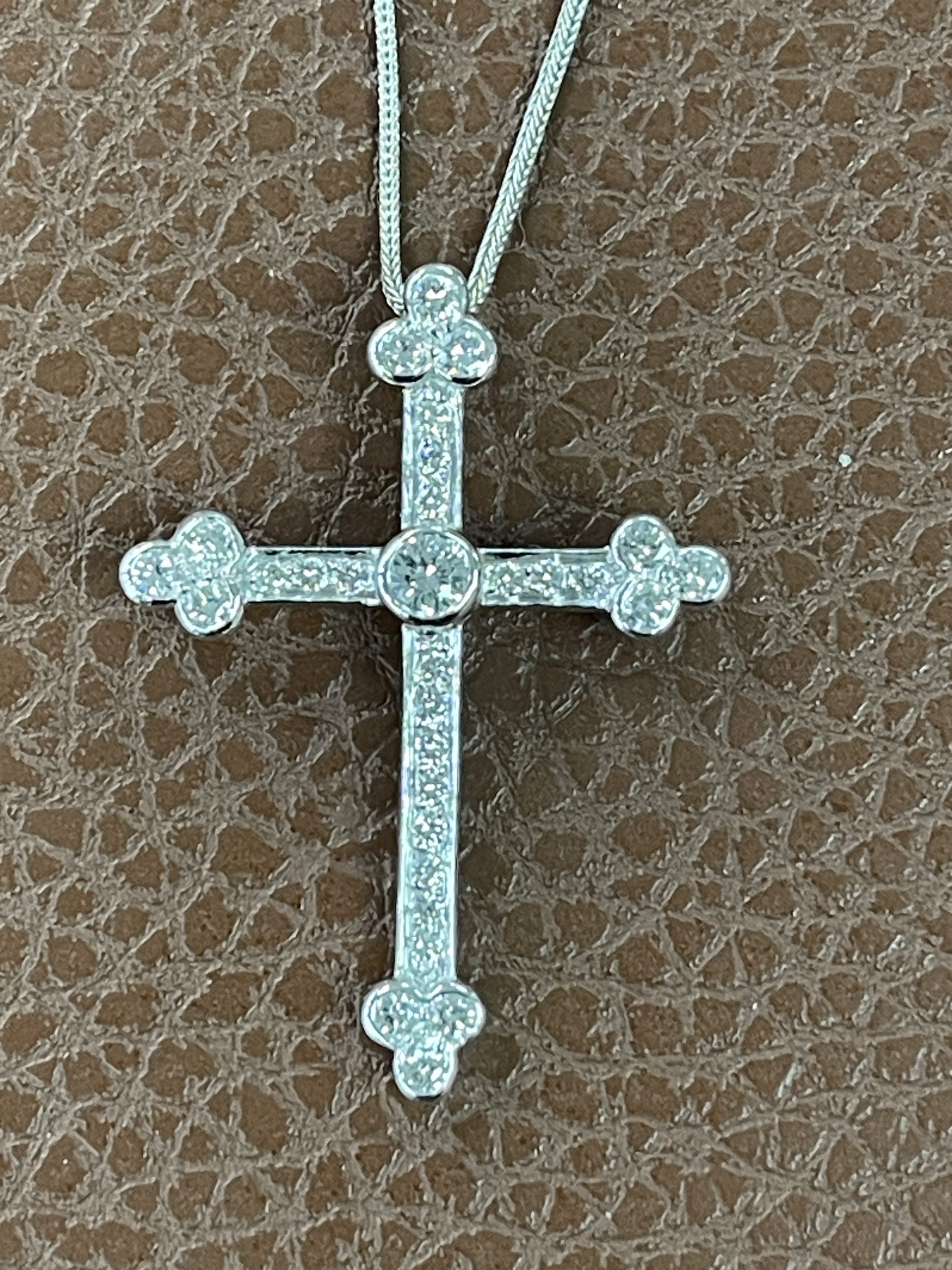 18ct White Gold Diamond Set Cross & Chain Secondhand