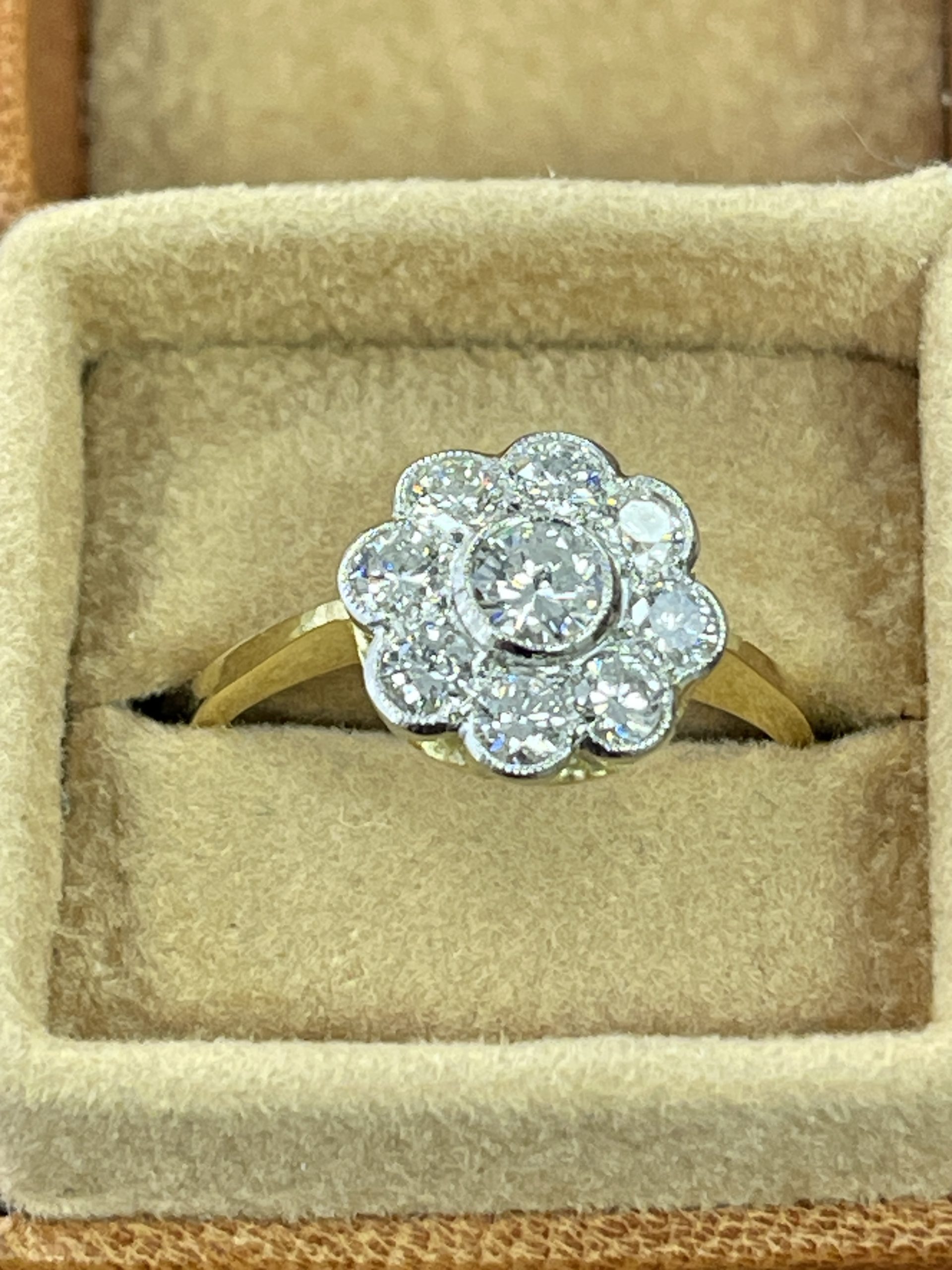 18ct & Platinum 1ct Flower Daisy Cluster Ring Secondhand
