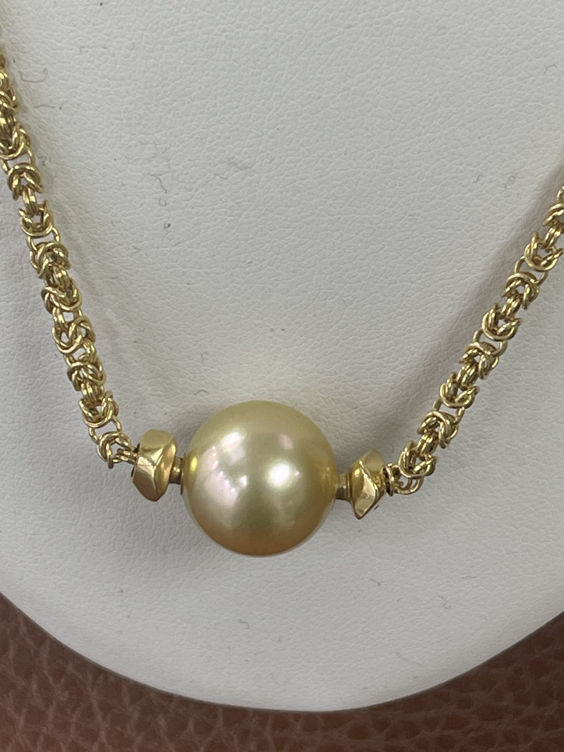 18ct Y/Gold Byzantine Chain & Golden South Sea Pearl 14mm Vintage
