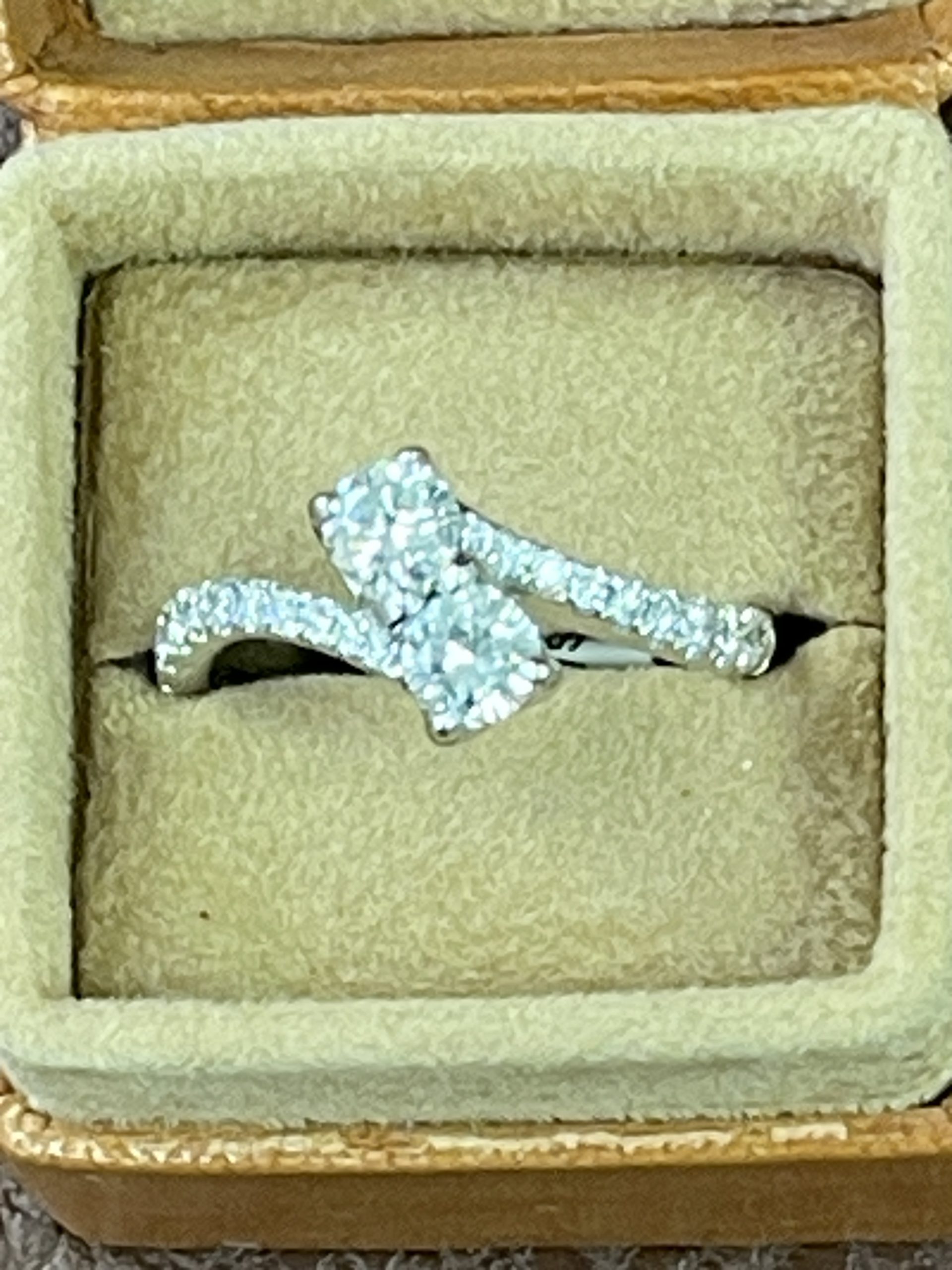 18ct White Gold Diamond Two Stone Crossover Ring Secondhand