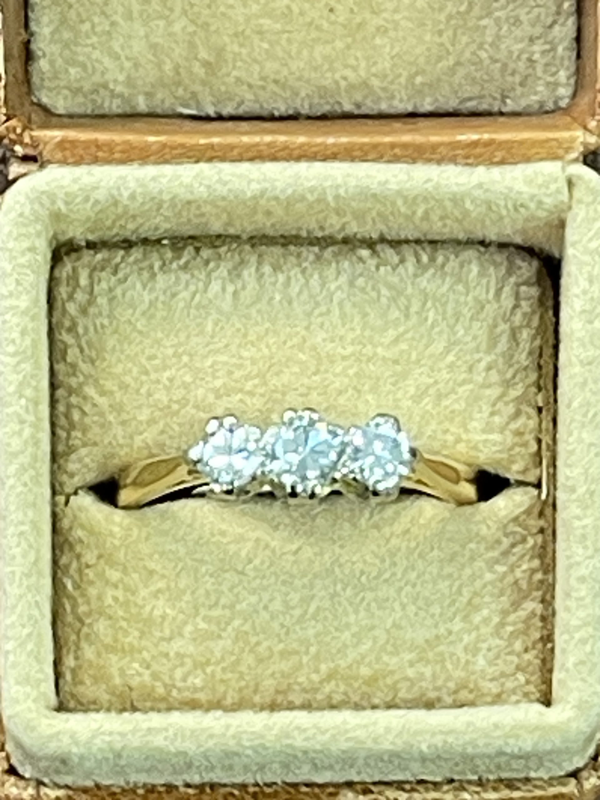 22ct Gold Three Stone Diamond Ring Secondhand