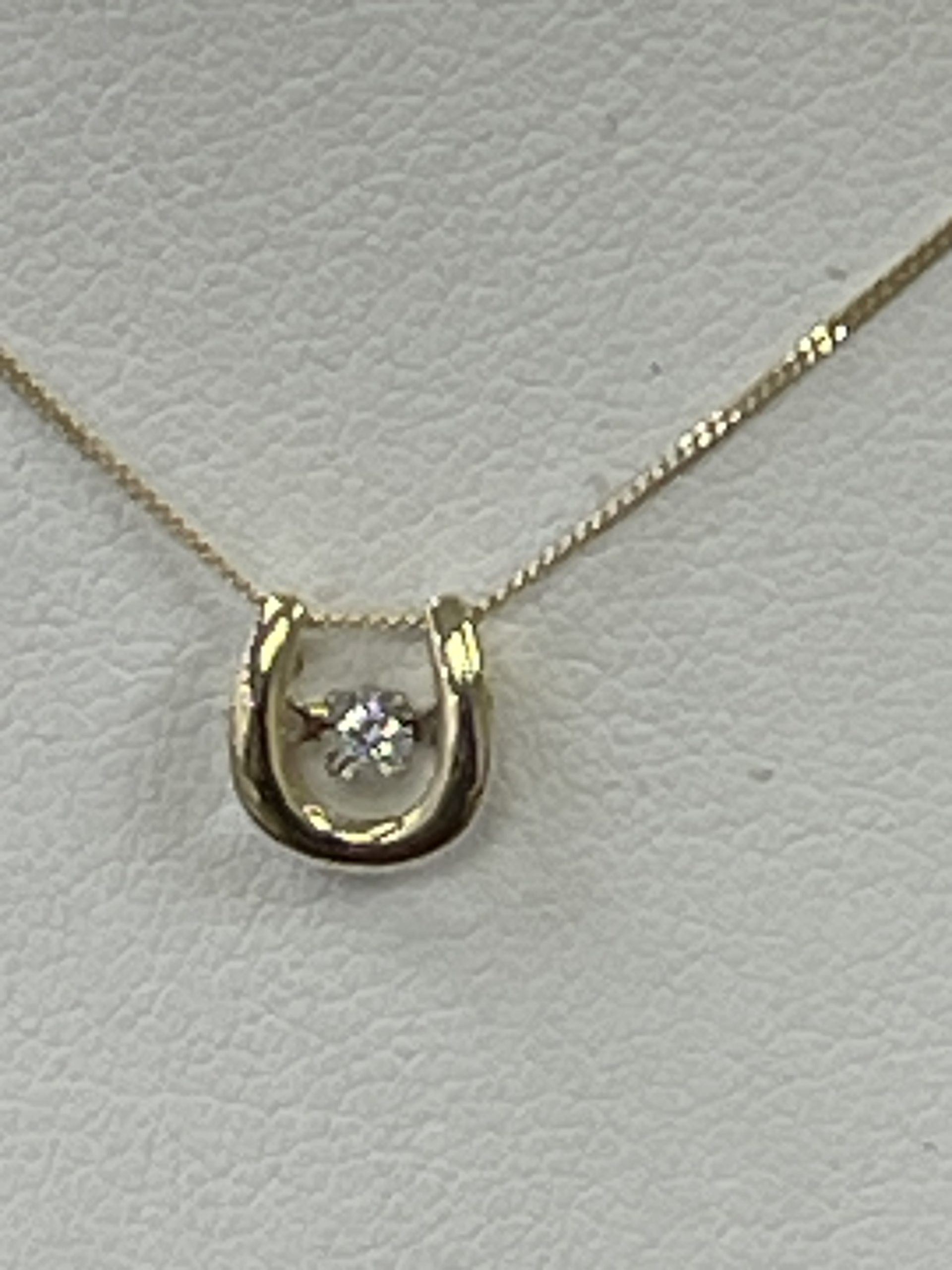 9ct Yellow Gold Diamond Horseshoe Pendant Equestrian